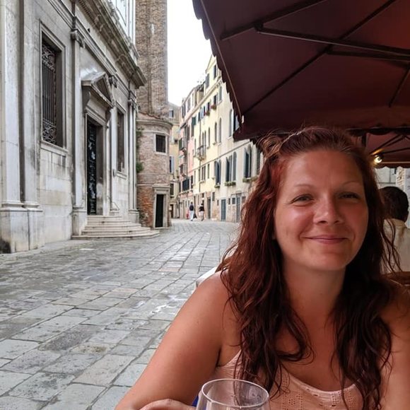 Meet your Posher, Julie - Picture 1 of 1